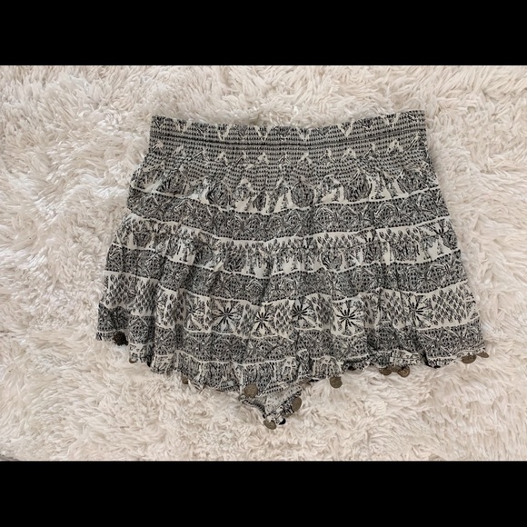 Millau Pants - ✨3 for $25✨Millau tribal print shorts